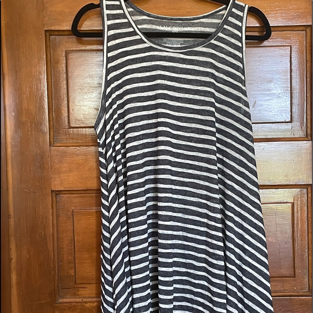 Dark grey and white handkerchief hem tank top!